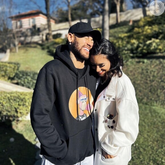 Bruna Biancardi estava acompanhando Neymar no momento do pouso de emergência do avião