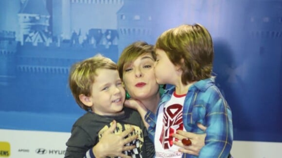 Regiane Alves, Juliana Alves e mais famosos levam filhos em espetáculo da Disney