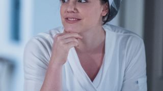 Fim de 'Órfãos da Terra': Camila leva tiro durante casamento e Laila vira refém