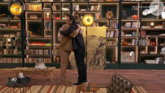 Tadeu Schmidt e Pedro Bial se abraçaram e relembraram momentos como apresentadores do 'BBB'