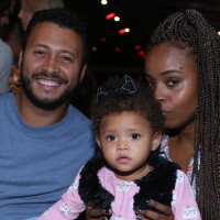 Bebê fashion: filha de Roberta Rodrigues usa colete de pelo em look. Veja fotos!