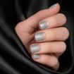 Qual a tendência de unhas para o outono 2025? De metálicos sofisticados a toque retrô, estas 7 nail arts prometem bombar