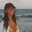 De roupão, sem sutiã e nada mais, Bruna Marquezine valoriza corpo em foto sexy e leva internautas à loucura: 'Maravilhosa'