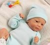 Gracyanne Barbosa compartilhou a 'adoção' de um bebê reborn na web.