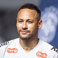 Neymar aceita acordo de dívida milionária e fica no Santos até o final de 2026. Saiba detalhes da renovação do contrato!