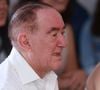 A um dia dos 90 anos, Renato Aragão ficou emocionado com missa de ação de graças