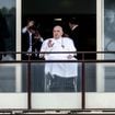 URGENTE! Papa Francisco faz primeira aparição pública e recebe alta do hospital após 40 dias internado