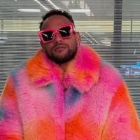 Neymar vira alvo de piada na web ao posar usando look rosa extravagante e com trilha sonora inusitada: 'Teria vergonha de postar isso'